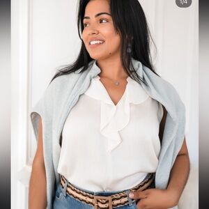 Cabi Showstopper Top 6529. Size medium. Spring season 2024.